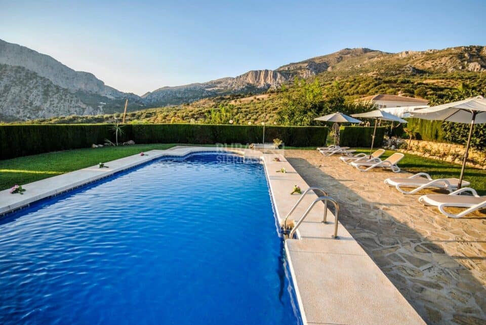 Precioso Alojamiento Rural en Periana con piscina rodeada de césped y wi-fi - Imagen 2