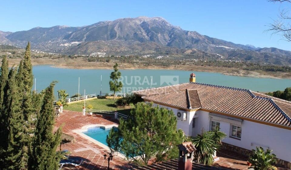 Acogedora Casa Rural en Viñuela con preciosas vistas, piscina y barbacoa - Imagen 2