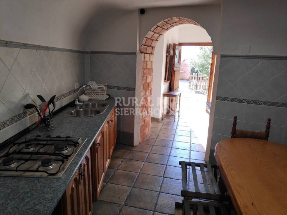 Amplia casa cueva en Baza, con piscina, barbacoa y wifi - Imagen 20