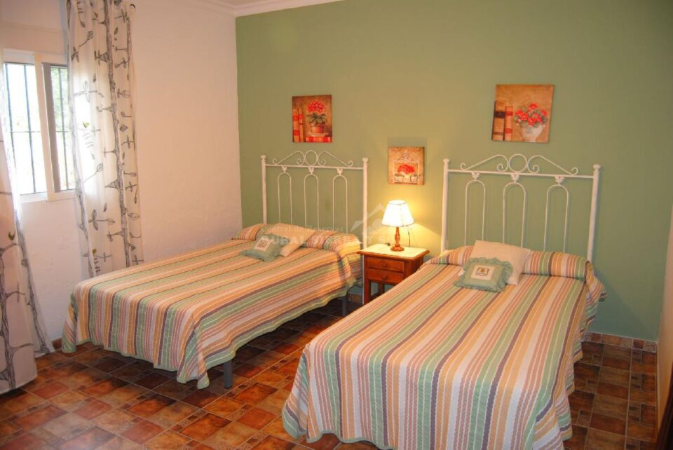 Maravillosa Casa Rural al sur del Torcal de Antequera, con piscina vallada y barbacoa - Imagen 20