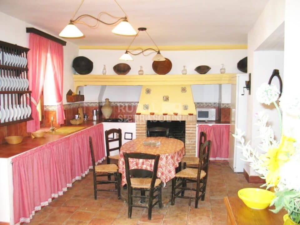 Cortijo cerealista del siglo XIX con chimenea, piscina y barbacoa en Cañete la Real - Imagen 21