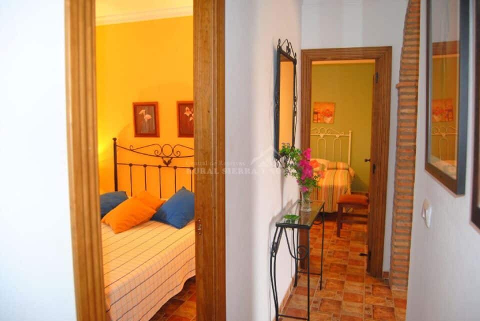 Maravillosa Casa Rural al sur del Torcal de Antequera, con piscina vallada y barbacoa - Imagen 21