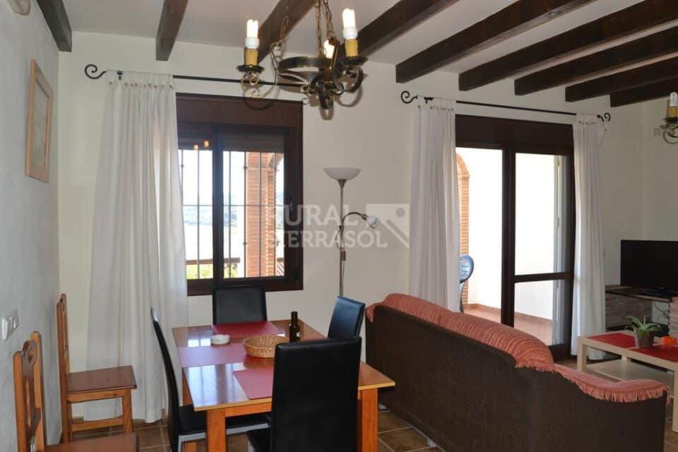 Preciosa Casa Rural junto al Embalse de La Viñuela, con piscina y aire acondicionado - Imagen 21