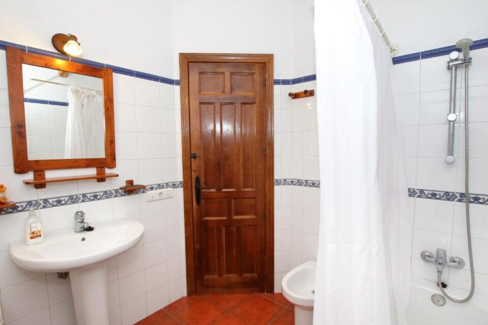 Preciosa Casa Rural con barbacoa y piscina en Montejaque - Imagen 39