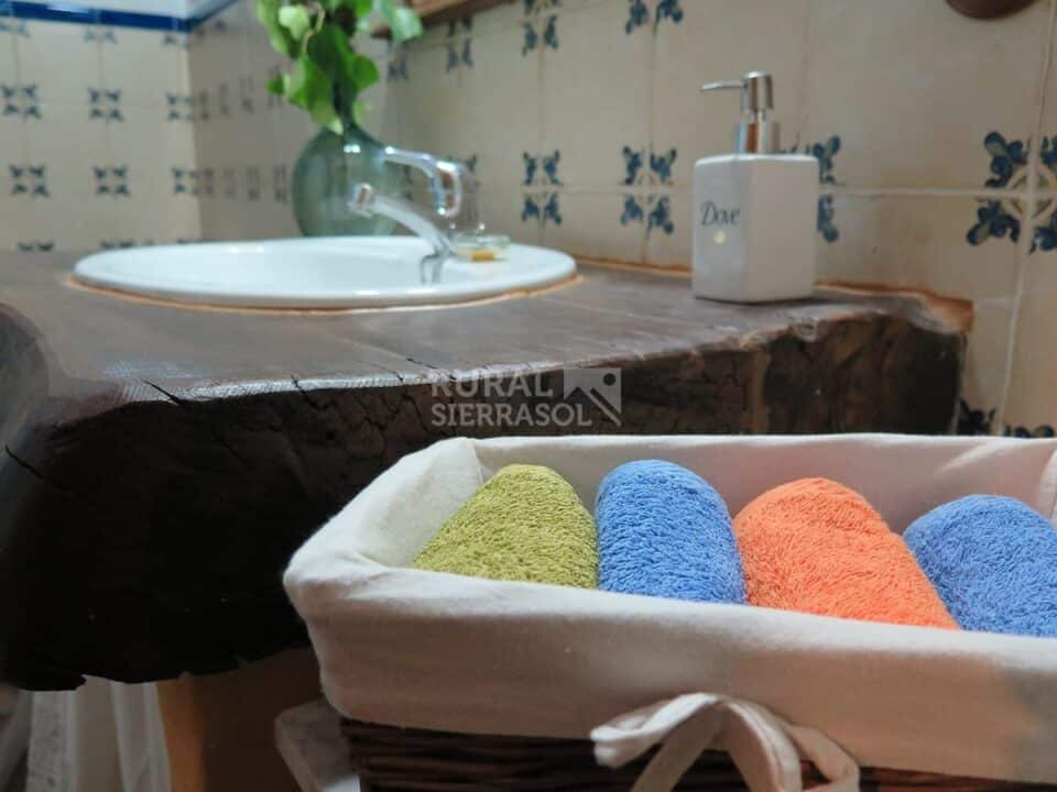 Preciosa Casa Rural en Benarrabá, con chimenea, ducha hidromasaje - Imagen 23