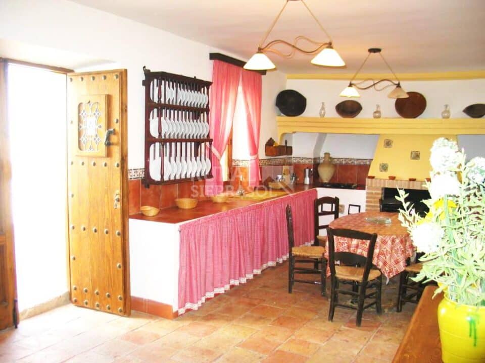 Cortijo cerealista del siglo XIX con chimenea, piscina y barbacoa en Cañete la Real - Imagen 22