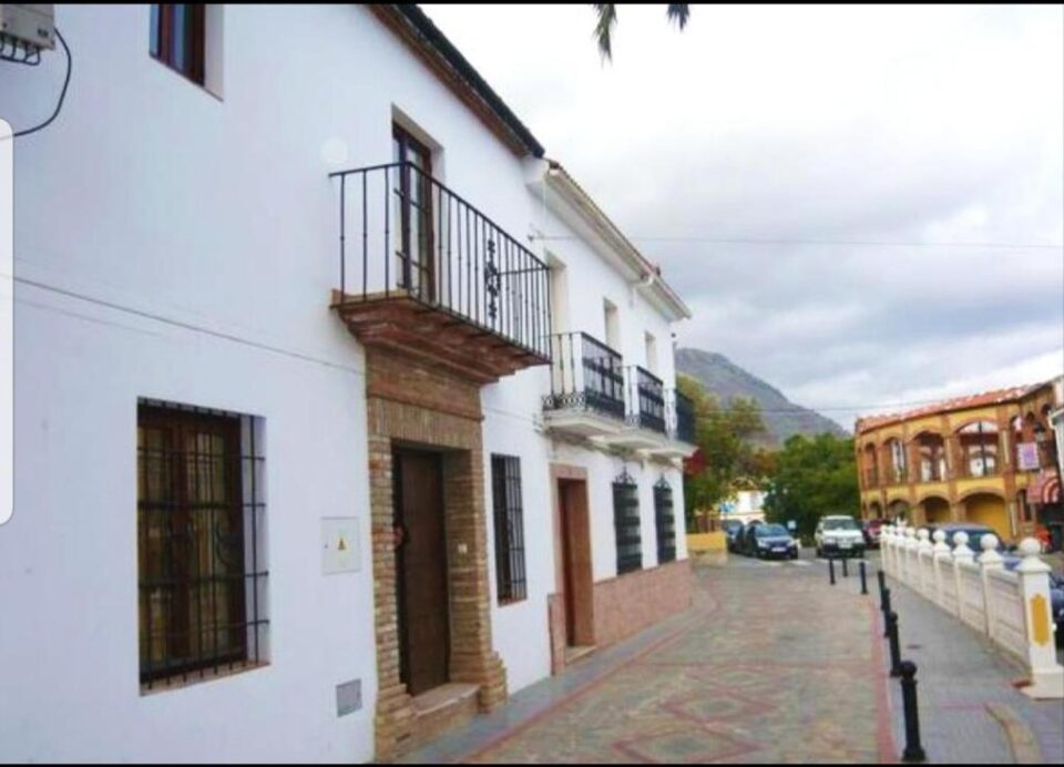 Casa Rural en Cortes de la Frontera con chimenea y barbacoa - Imagen 3