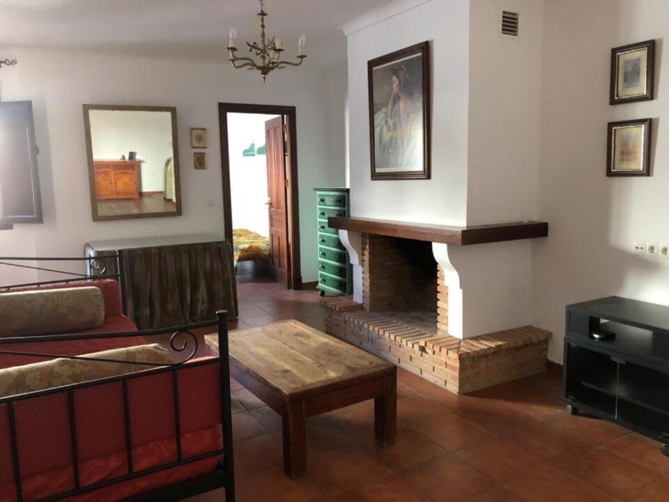 Casa Rural en Cortes de la Frontera con chimenea y barbacoa - Imagen 16