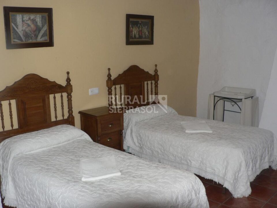 Cortijo cerealista del siglo XIX con chimenea, piscina y barbacoa en Cañete la Real - Imagen 25