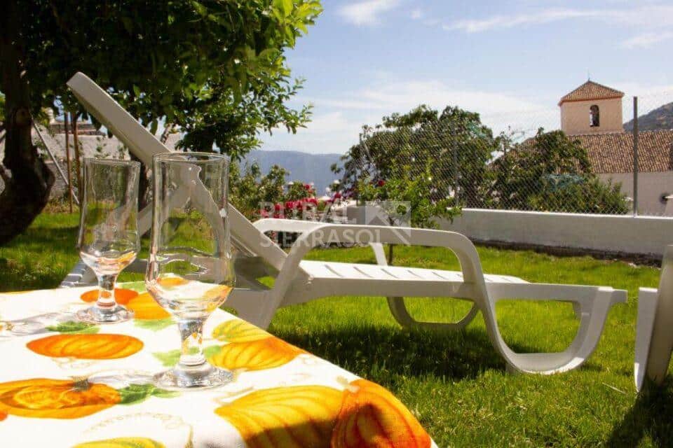 Desayuno en el jardín de casa rural en Bubión (Granada) referencia 4116