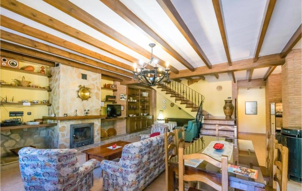 Preciosa Casa Rural en Villanueva del Trabuco, con piscina y chimenea - Imagen 7