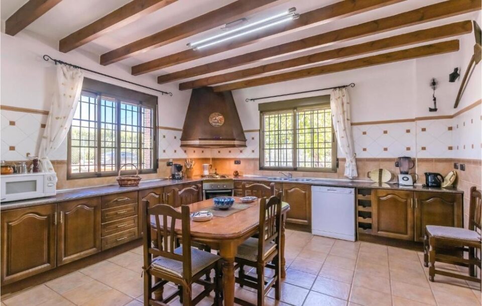 Preciosa Casa Rural en Villanueva del Trabuco, con piscina y chimenea - Imagen 8
