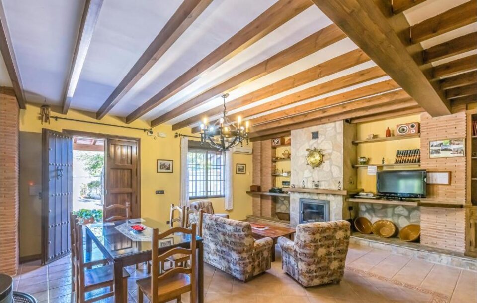 Preciosa Casa Rural en Villanueva del Trabuco, con piscina y chimenea - Imagen 18
