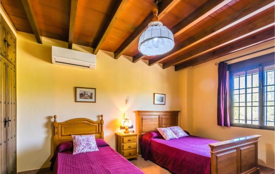 Preciosa Casa Rural en Villanueva del Trabuco, con piscina y chimenea - Imagen 20