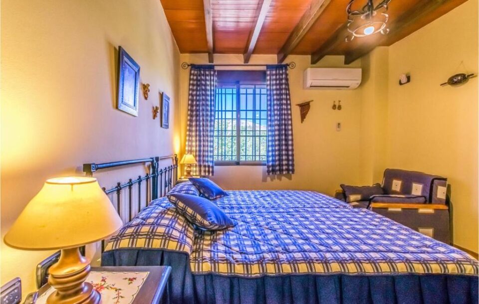 Preciosa Casa Rural en Villanueva del Trabuco, con piscina y chimenea - Imagen 22