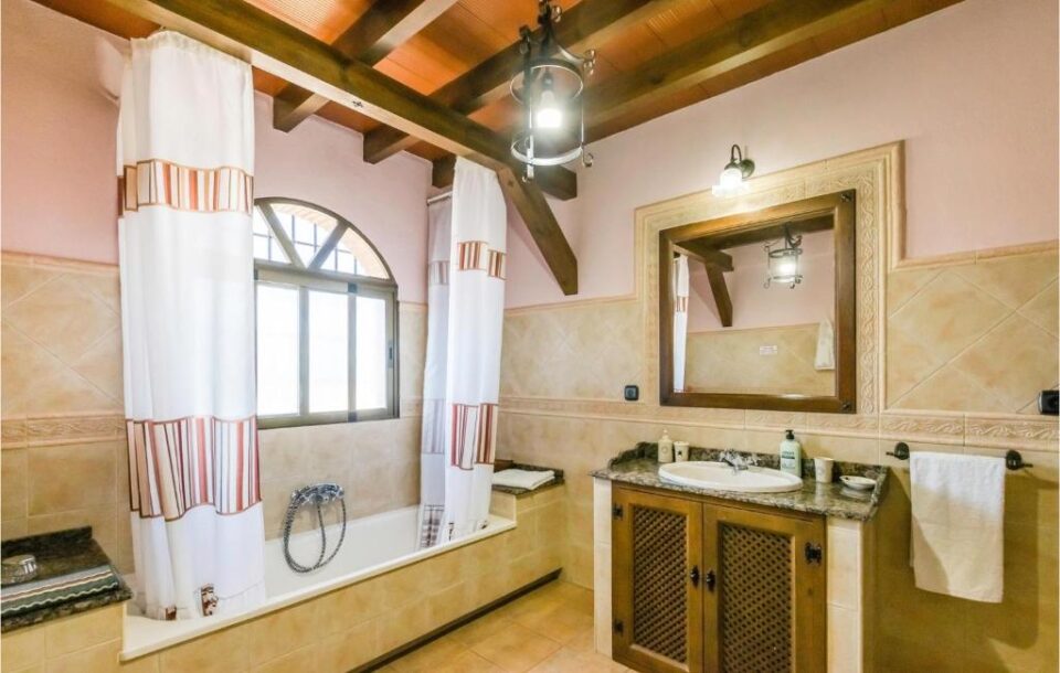 Preciosa Casa Rural en Villanueva del Trabuco, con piscina y chimenea - Imagen 23