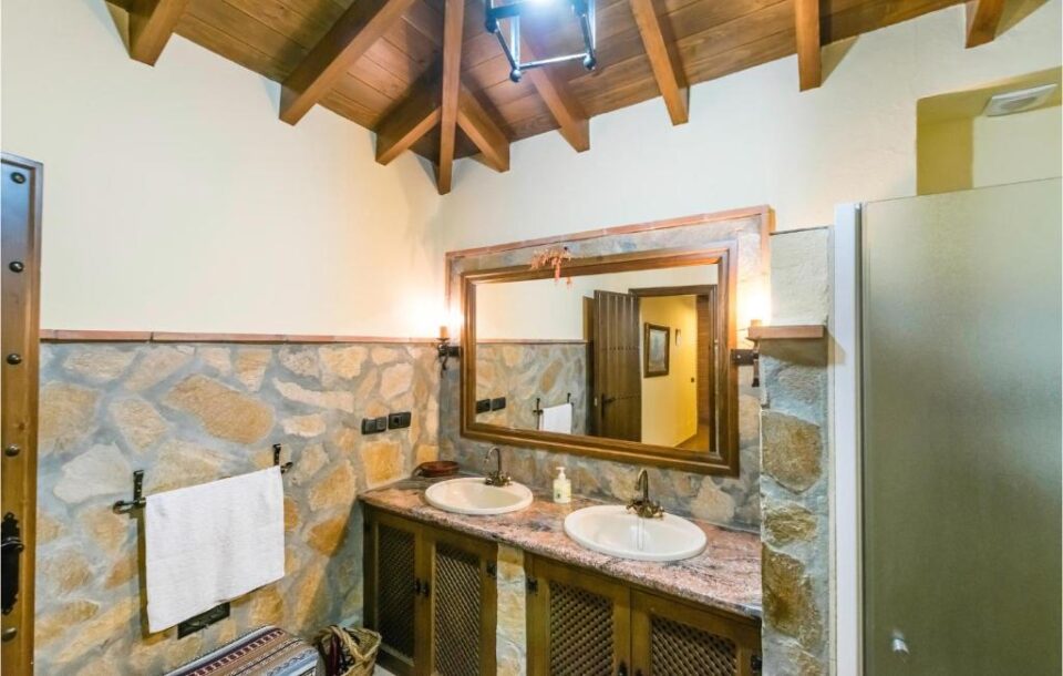 Preciosa Casa Rural en Villanueva del Trabuco, con piscina y chimenea - Imagen 25