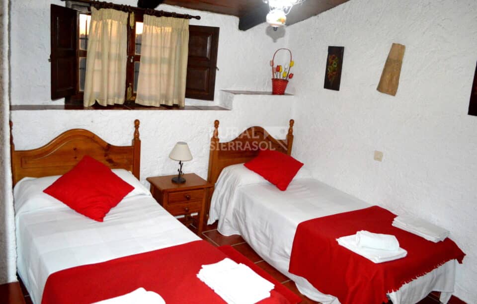 Casa Rural en Alfarnatejo con piscina, barbacoa y gran jardín - Imagen 28