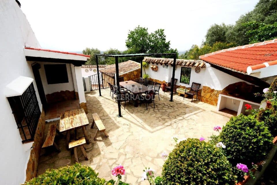 Acogedor Cortijo Andaluz en Villanueva del Trabuco, con barbacoa, piscina y wi-fi - Imagen 4