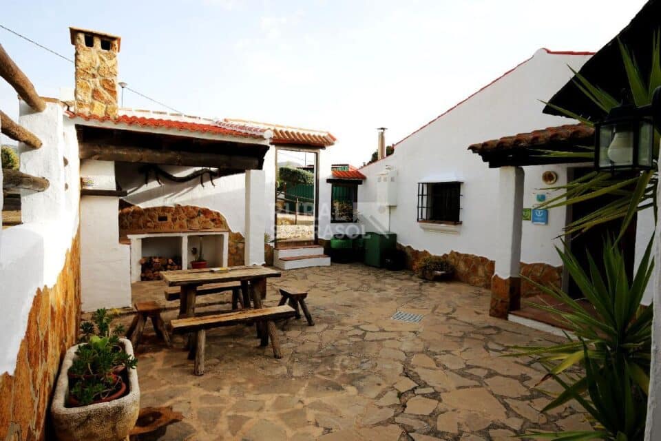 Acogedor Cortijo Andaluz en Villanueva del Trabuco, con barbacoa, piscina y wi-fi - Imagen 11