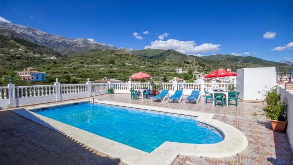 Casa Rural en Sedella, con piscina, barbacoa y wi-fi - Imagen 2