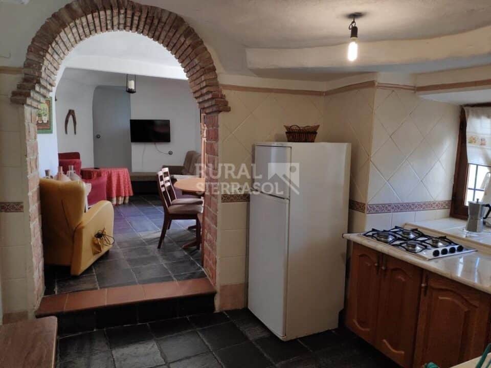 Confortable casa cueva en Baza, con piscina, chimenea y barbacoa - Imagen 28
