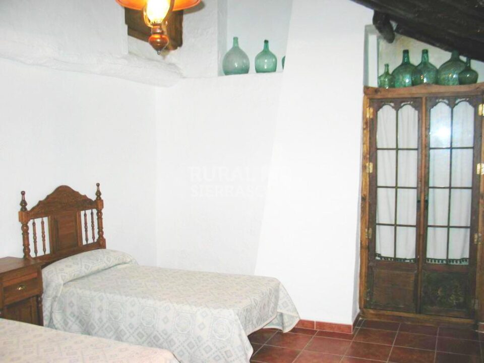 Cortijo cerealista del siglo XIX con chimenea, piscina y barbacoa en Cañete la Real - Imagen 29
