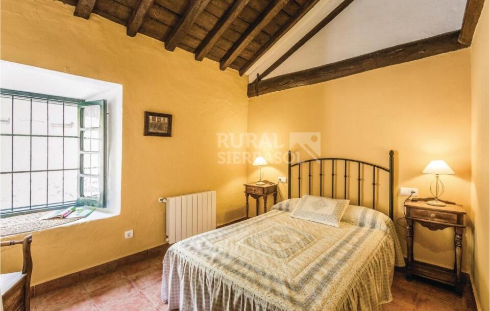 Habitación con cama doble en Casa rural en Cuevas del Becerro (Málaga)-1091