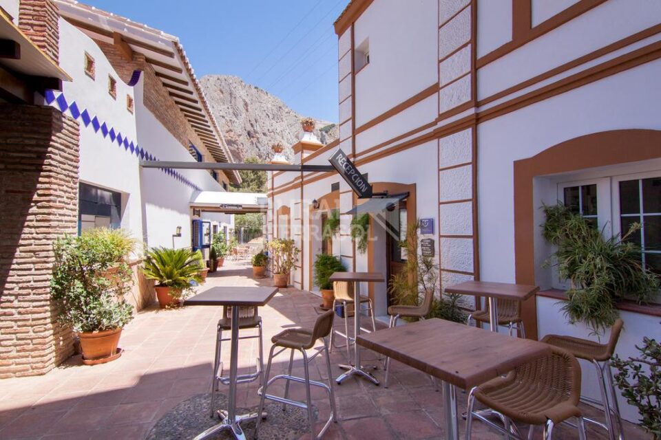 Acogedor Apartamento Rural junto al Caminito del Rey, con piscina, aire acondicionado y wifi - Imagen 29