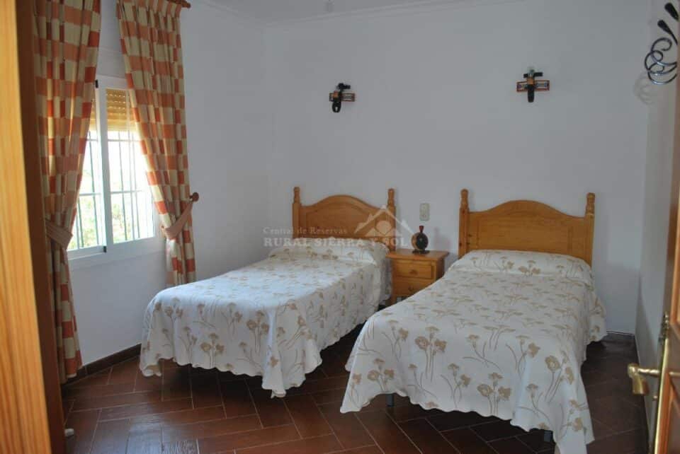 Maravillosa Casa Rural en Riogordo con piscina, aire acondicionado y barbacoa - Imagen 5