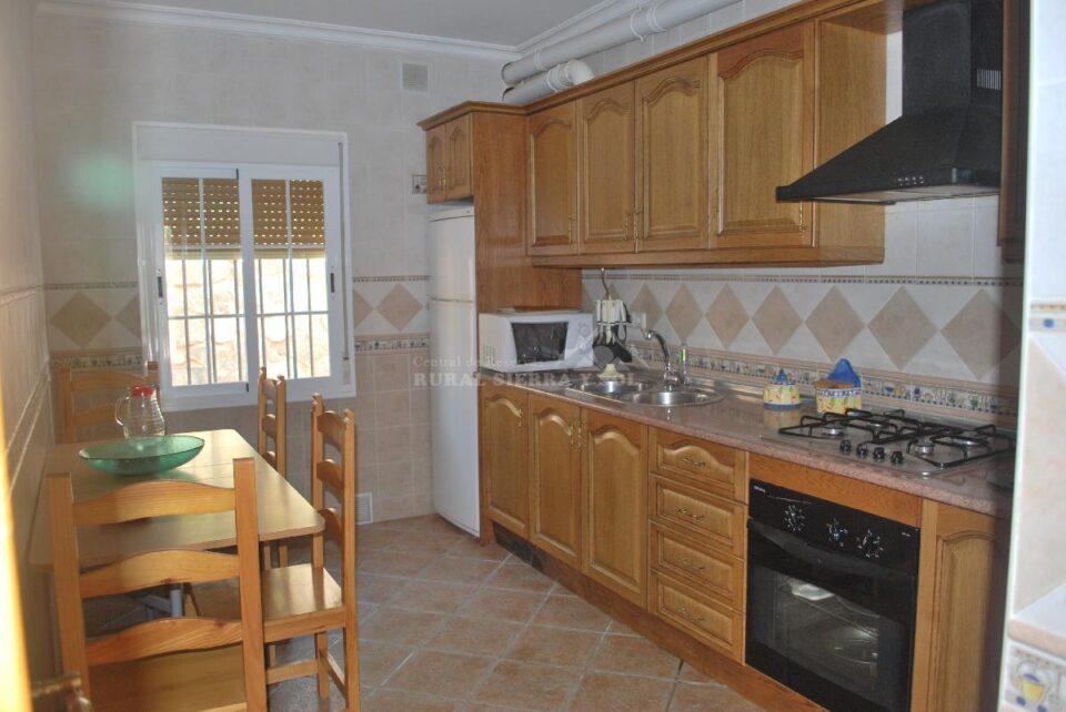 Maravillosa Casa Rural en Riogordo con piscina, aire acondicionado y barbacoa - Imagen 7