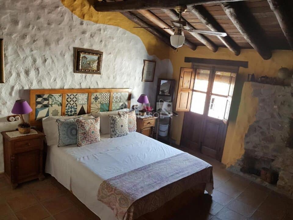 Preciosa Casa Rural en Benarrabá, con chimenea, ducha hidromasaje - Imagen 4
