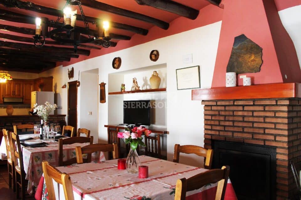 Amplio Alojamiento Rural en Capileira, con gran salón especial para grandes grupos - Imagen 3