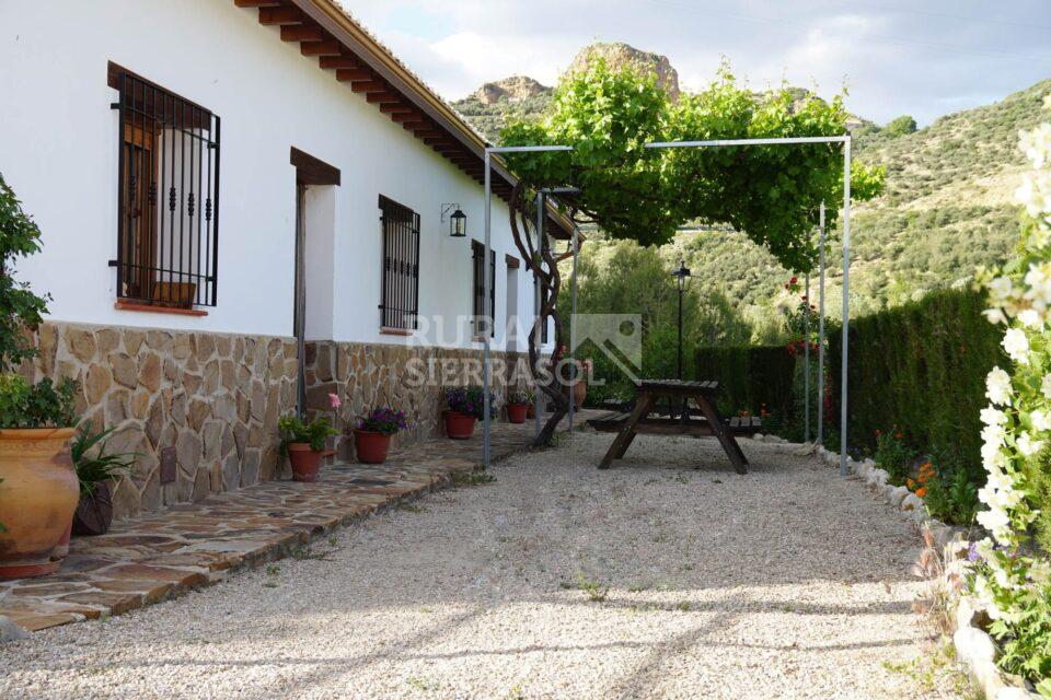 Coqueto Alojamiento Rural en Castril de la Peña, con wifi y aire acondicionado - Imagen 3