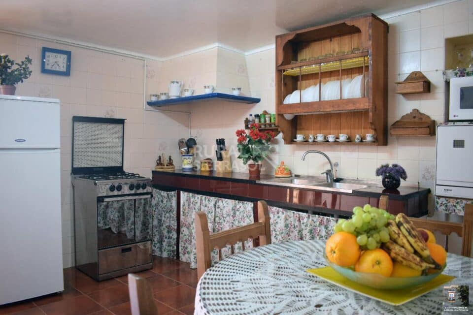 Auténtica Casa Serrana en Cuevas del Becerro con chimenea, aire acondicionado y calefacción - Imagen 3
