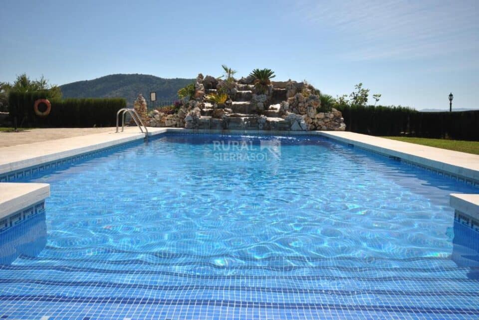 Precioso Alojamiento Rural en Periana con piscina rodeada de césped y wi-fi - Imagen 3
