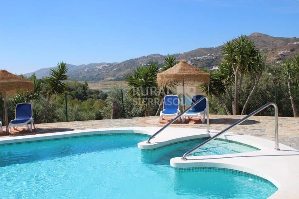 Conjunto de siete Casas Rurales junto al Lago de La Viñuela - Imagen 3