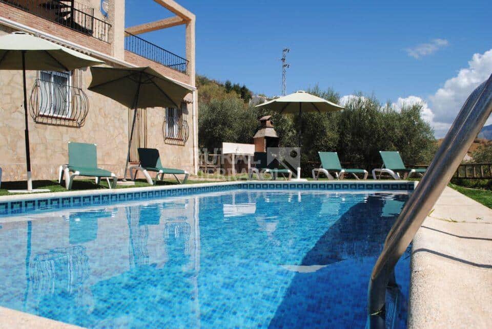 Escalera de piscina de casa rural en Periana (referencia 1003)