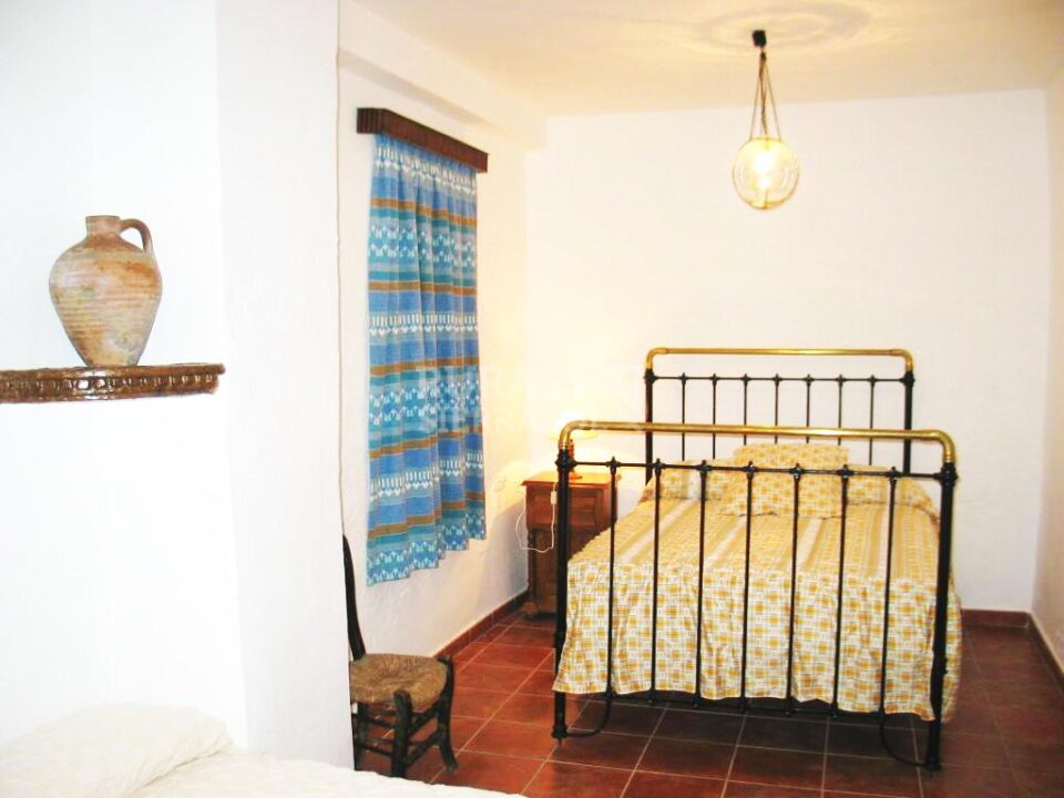 Cortijo cerealista del siglo XIX con chimenea, piscina y barbacoa en Cañete la Real - Imagen 32