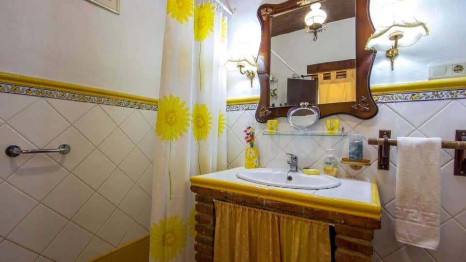 Preciosa Casa Rural en Jubrique, con amplio jardín y parque infantil - Imagen 7