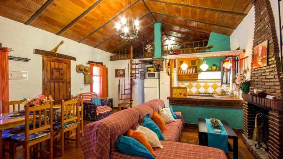 Preciosa Casa Rural en Jubrique, con amplio jardín y parque infantil - Imagen 9