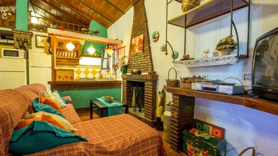 Preciosa Casa Rural en Jubrique, con amplio jardín y parque infantil - Imagen 10
