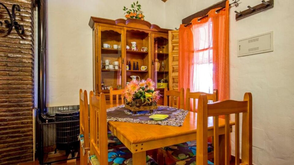 Preciosa Casa Rural en Jubrique, con amplio jardín y parque infantil - Imagen 11