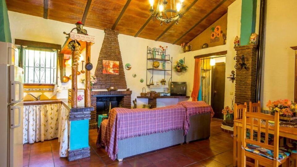 Preciosa Casa Rural en Jubrique, con amplio jardín y parque infantil - Imagen 12