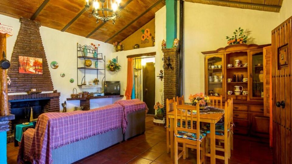 Preciosa Casa Rural en Jubrique, con amplio jardín y parque infantil - Imagen 14