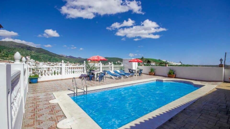 Casa Rural en Sedella, con piscina, barbacoa y wi-fi - Imagen 4