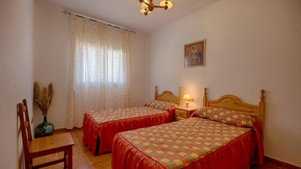 Casa Rural en Sedella, con piscina, barbacoa y wi-fi - Imagen 5