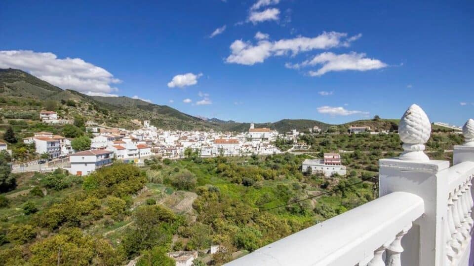 Casa Rural en Sedella, con piscina, barbacoa y wi-fi - Imagen 9