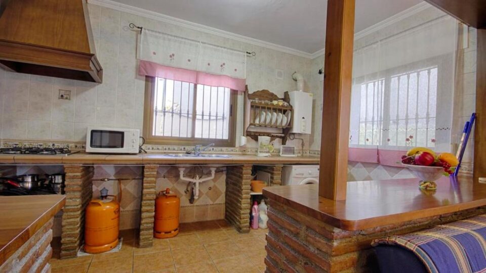 Casa Rural en Sedella, con piscina, barbacoa y wi-fi - Imagen 15