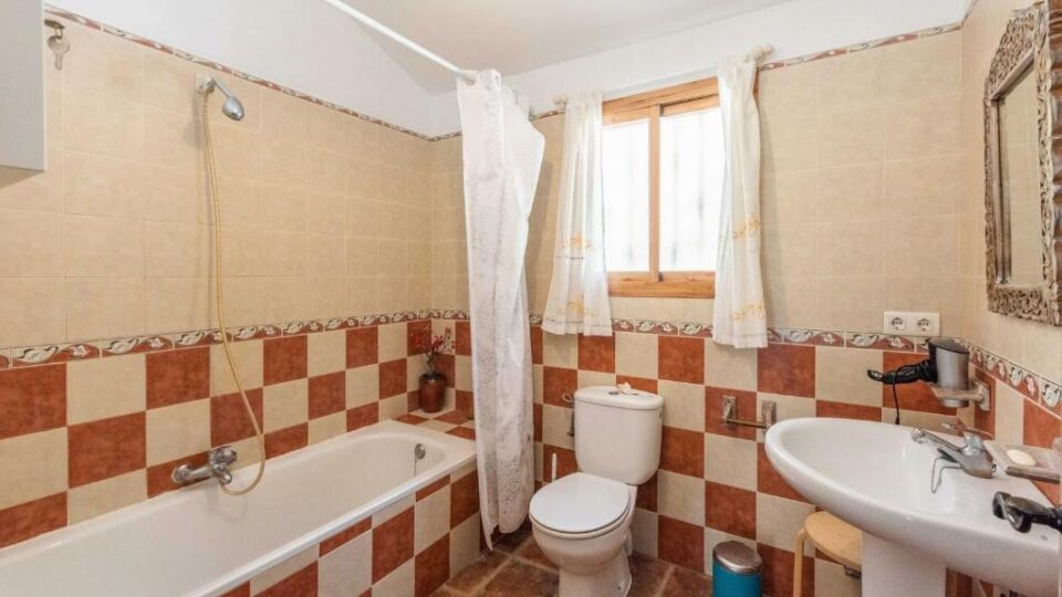 Bonita Casa Rural en Cómpeta, con piscina y barbacoa - Imagen 13